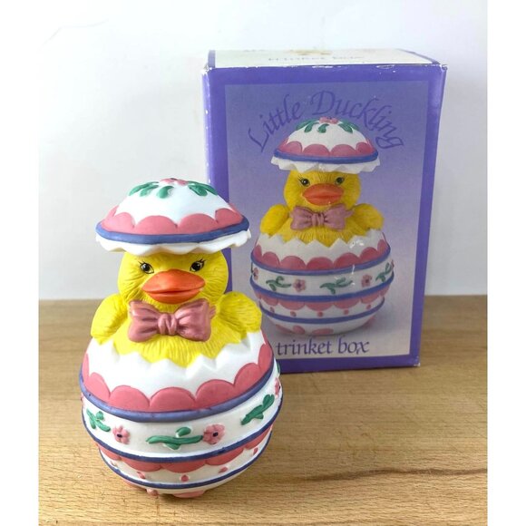 Little Duckling Ceramic Porcelain Trinket Box With Floral Details - Picture 1 of 5